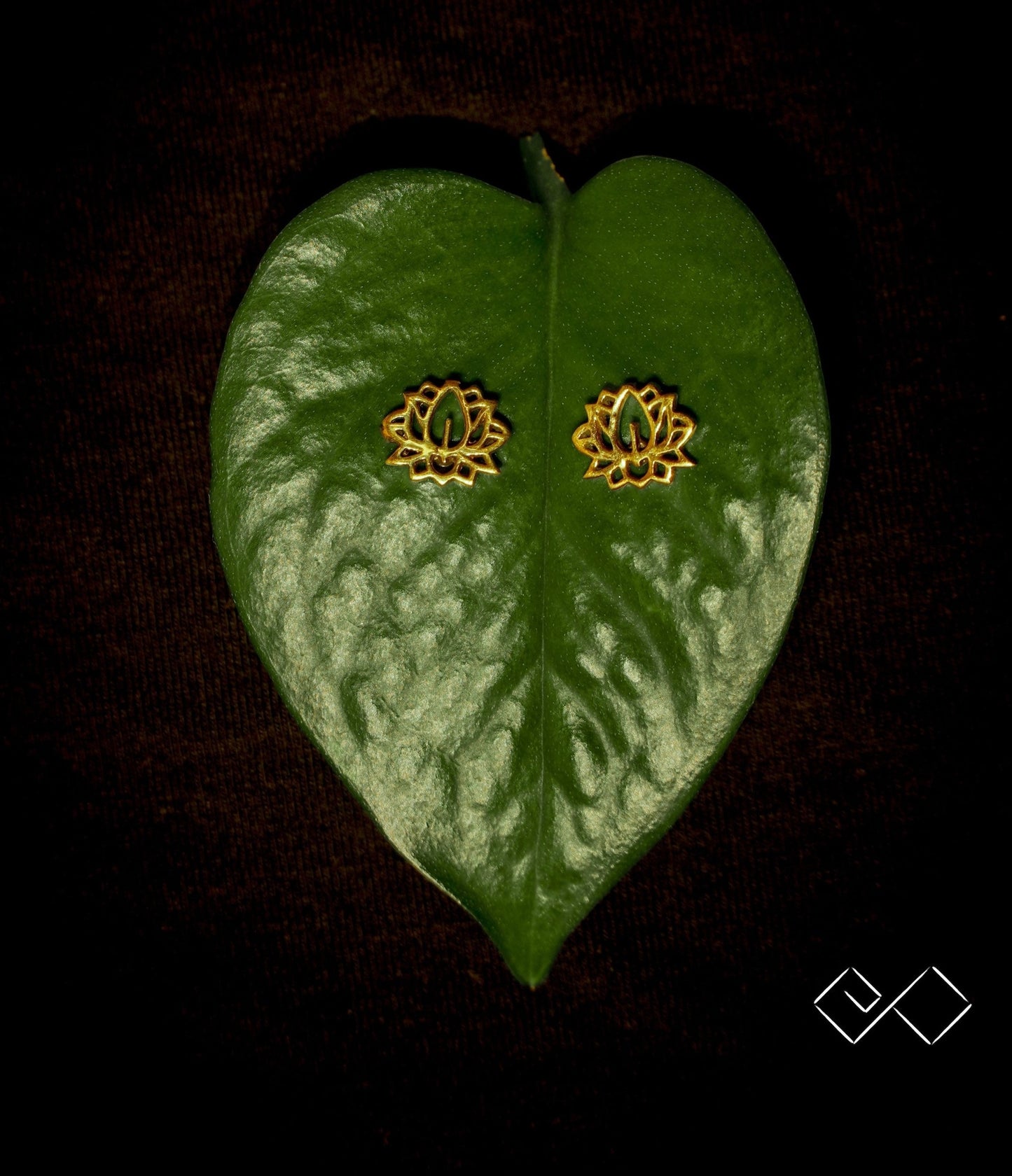 Lotus Stud